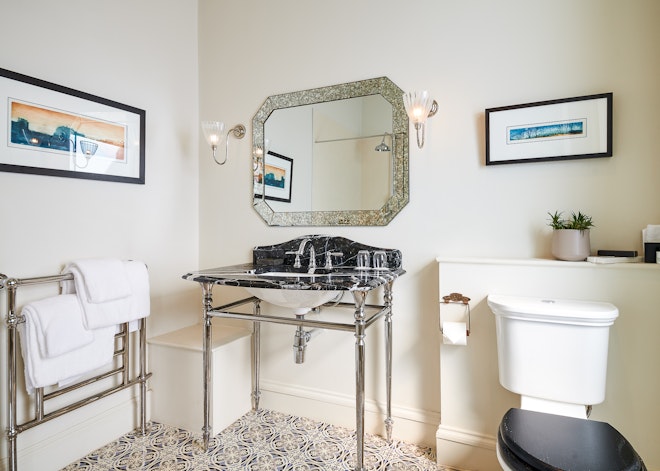 Roseate Suite