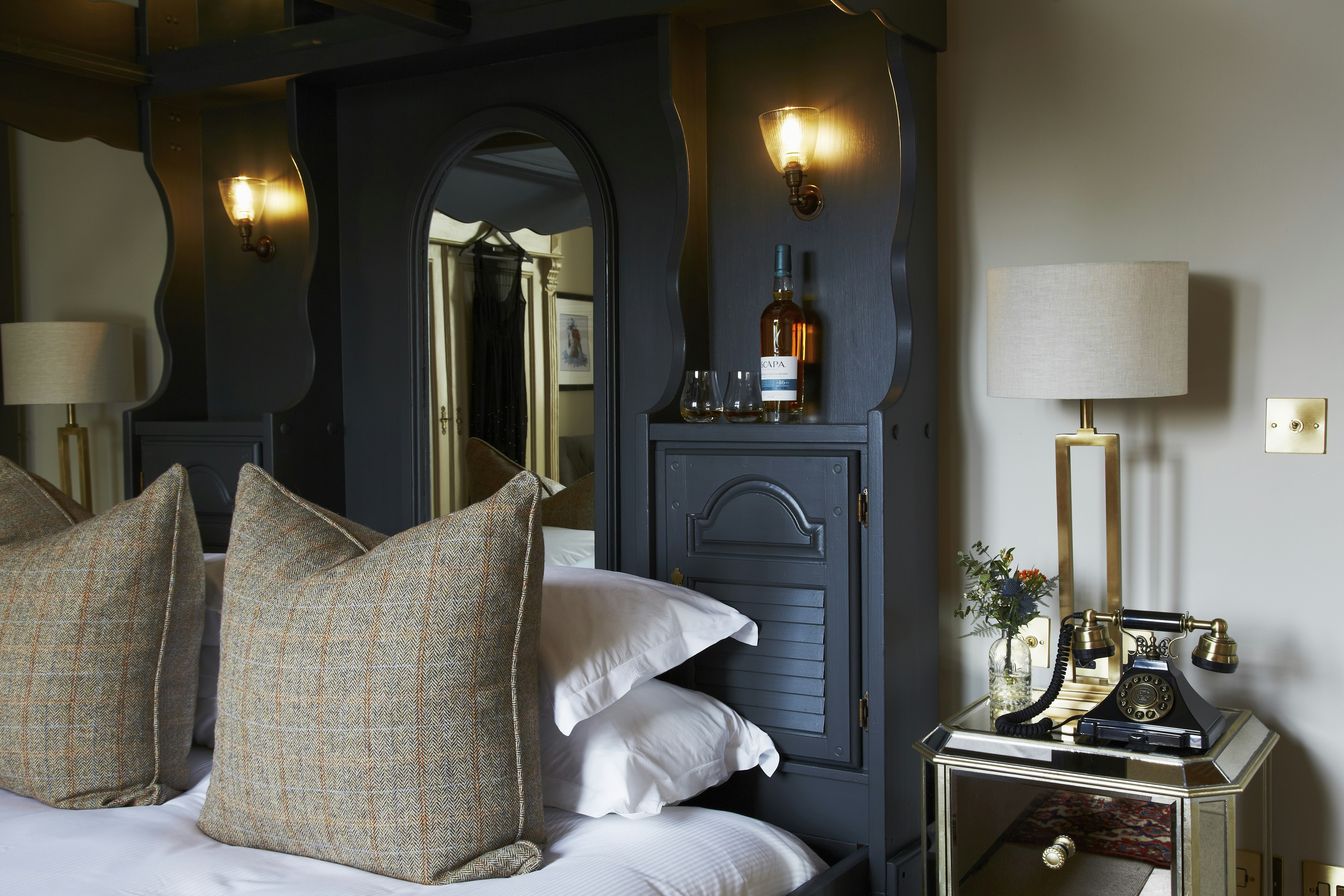 Roseate Junior Suite