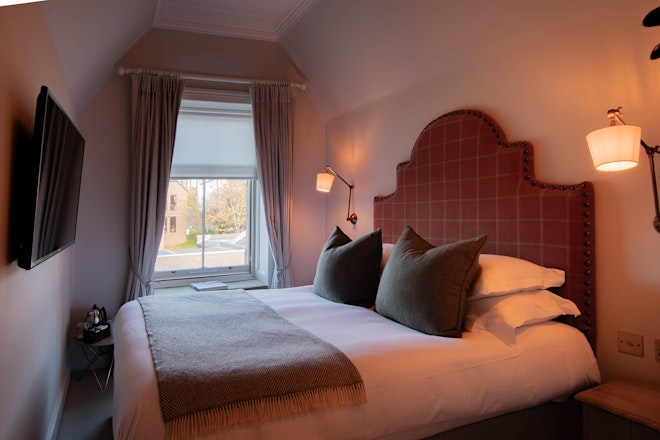 Roseate Petite Double Room - Bedroom