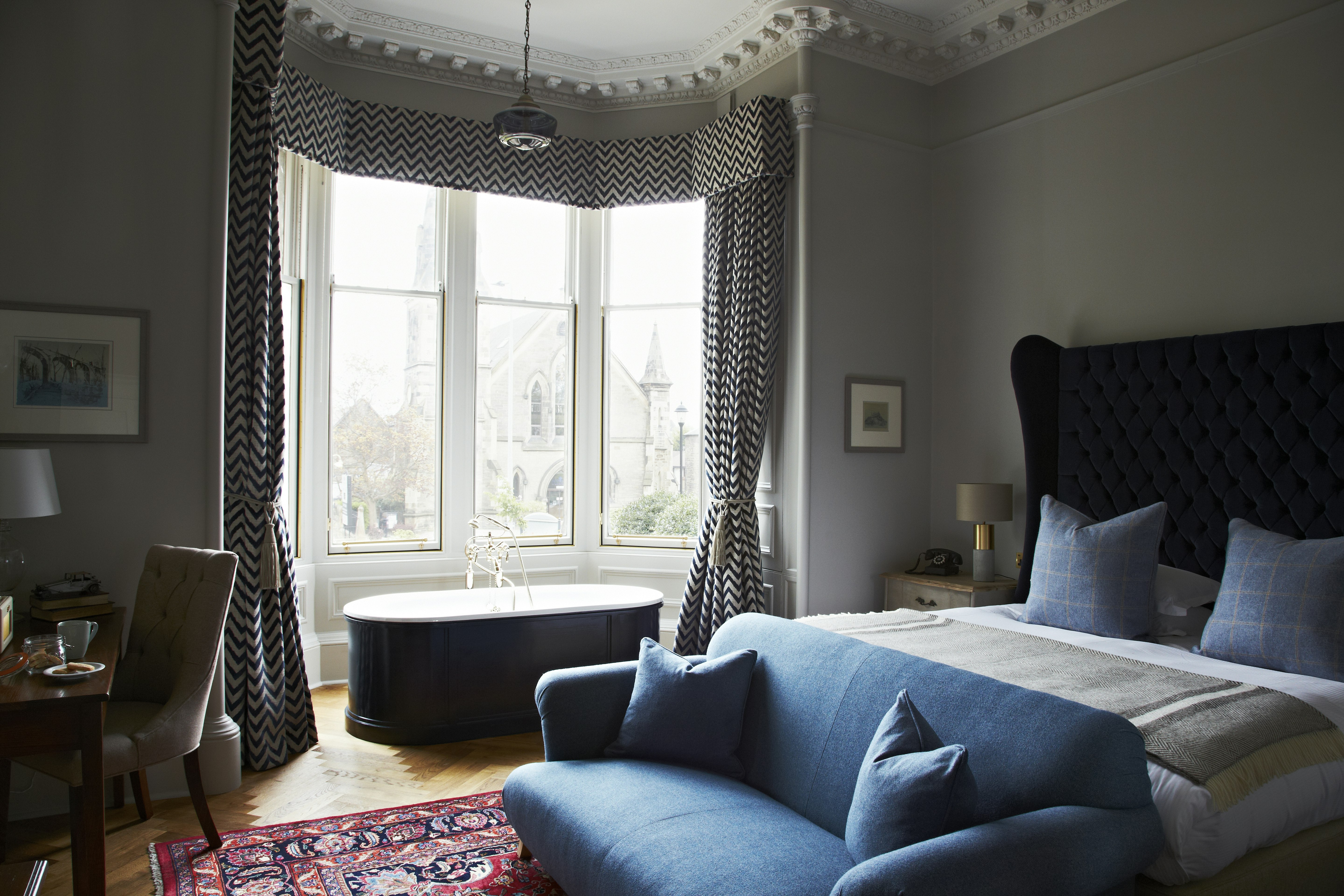 Roseate Junior Suite