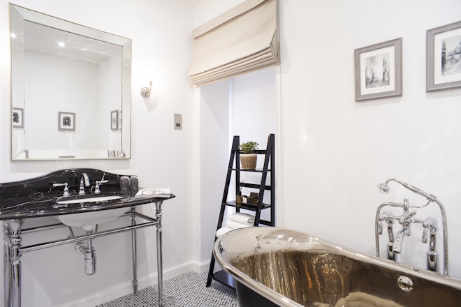 The House Junior Suite Bathroom