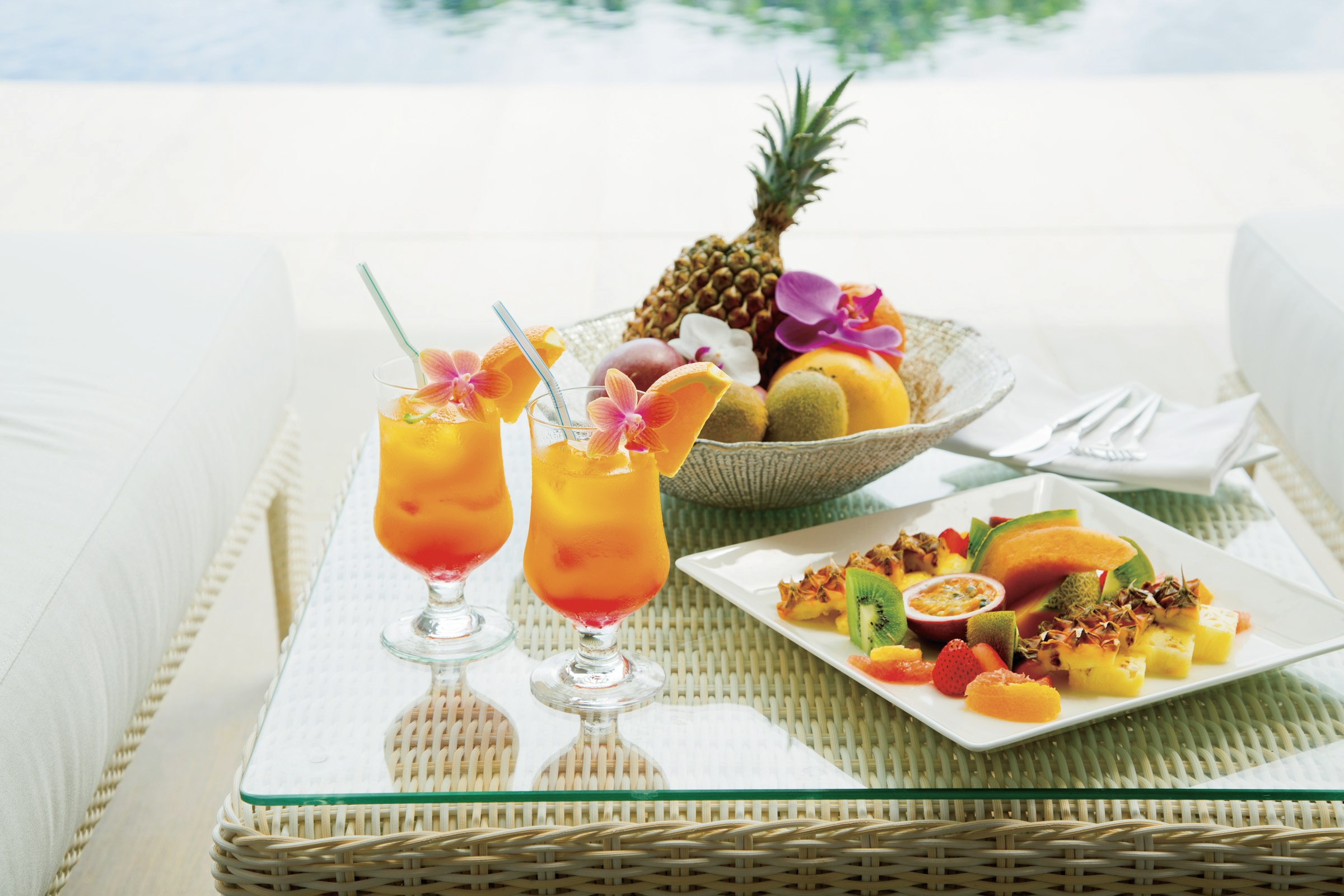 Fruit & Cocktail Service