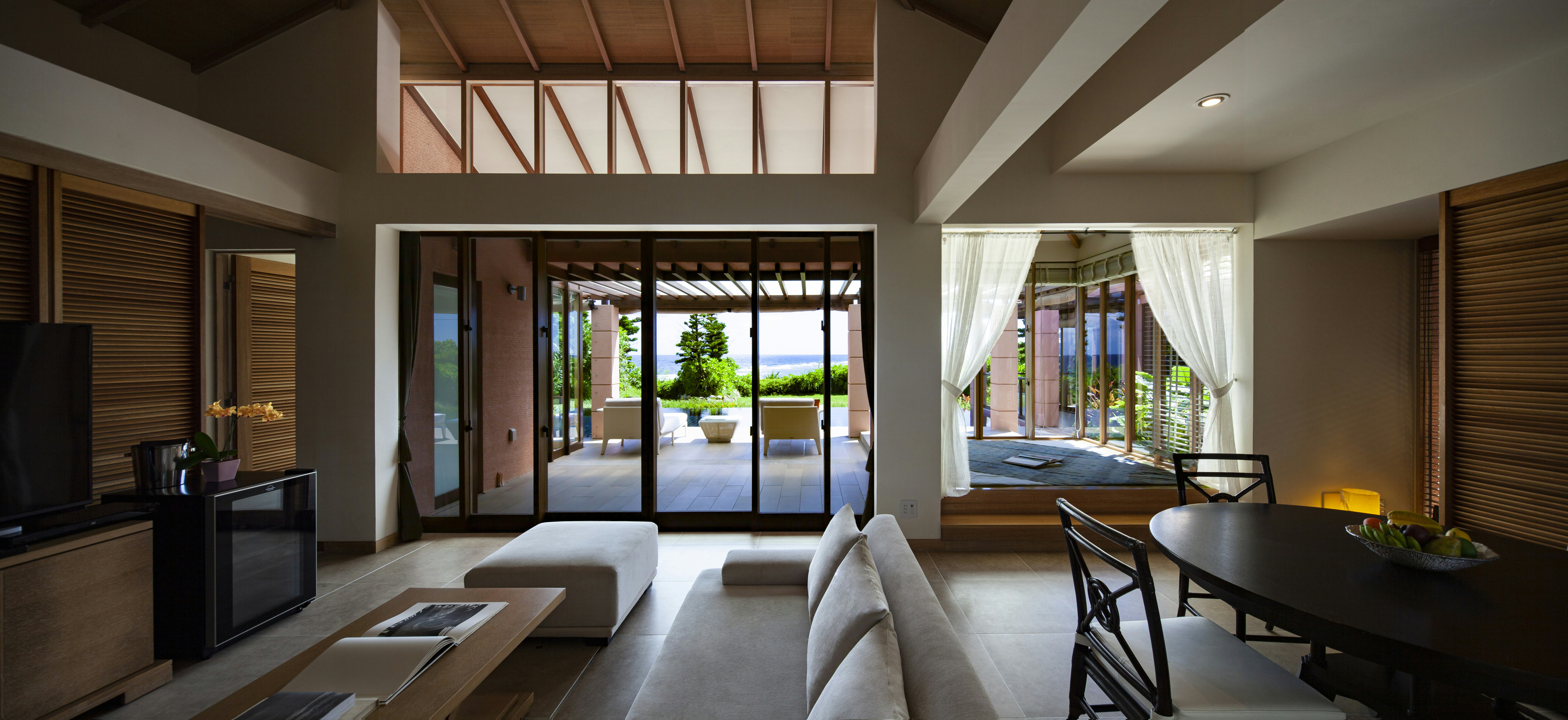 Bay Front Suite Living Room