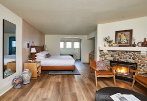 Cazadero King Cedar Tub - Room 23