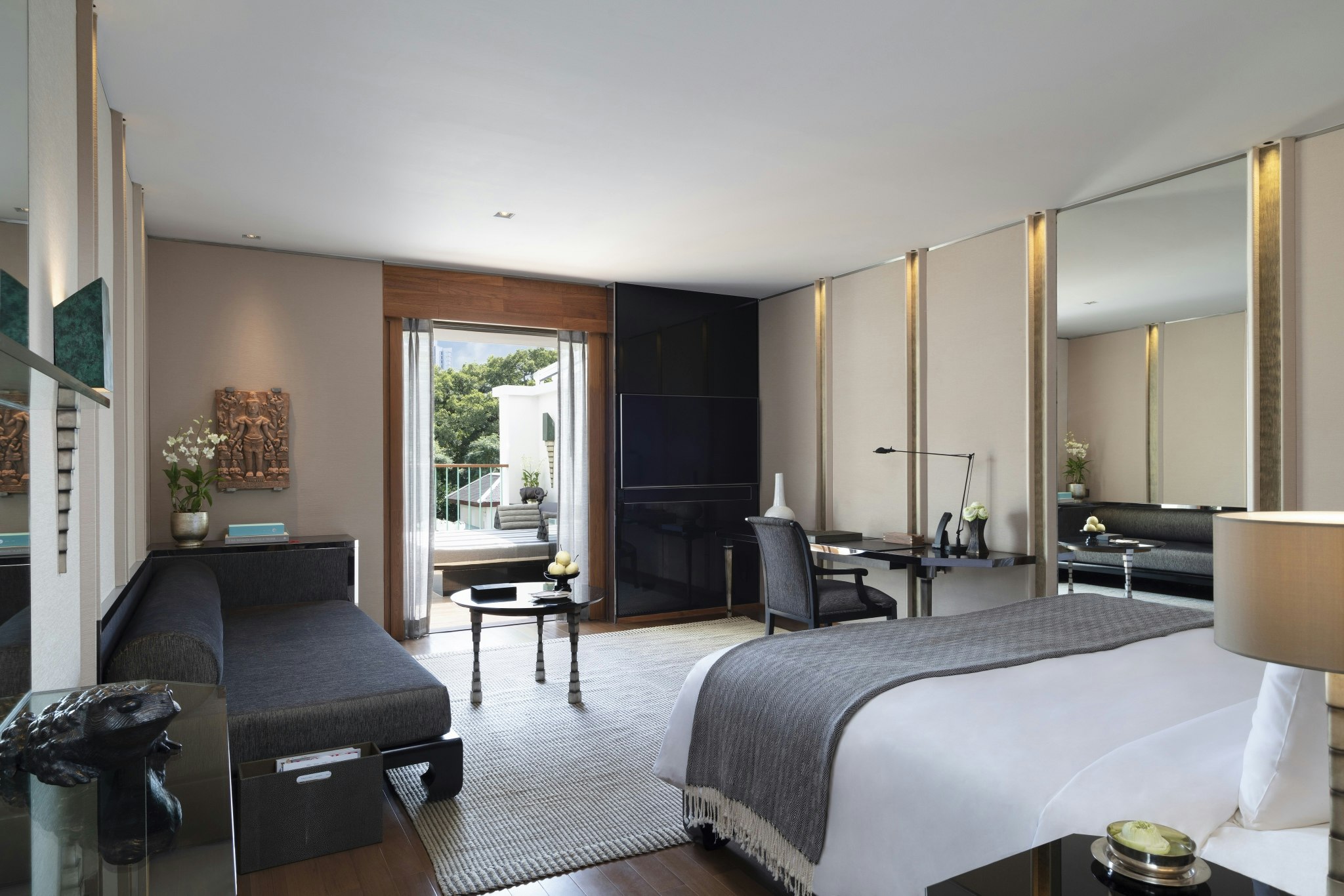 Club Balcony Suite - Bedroom