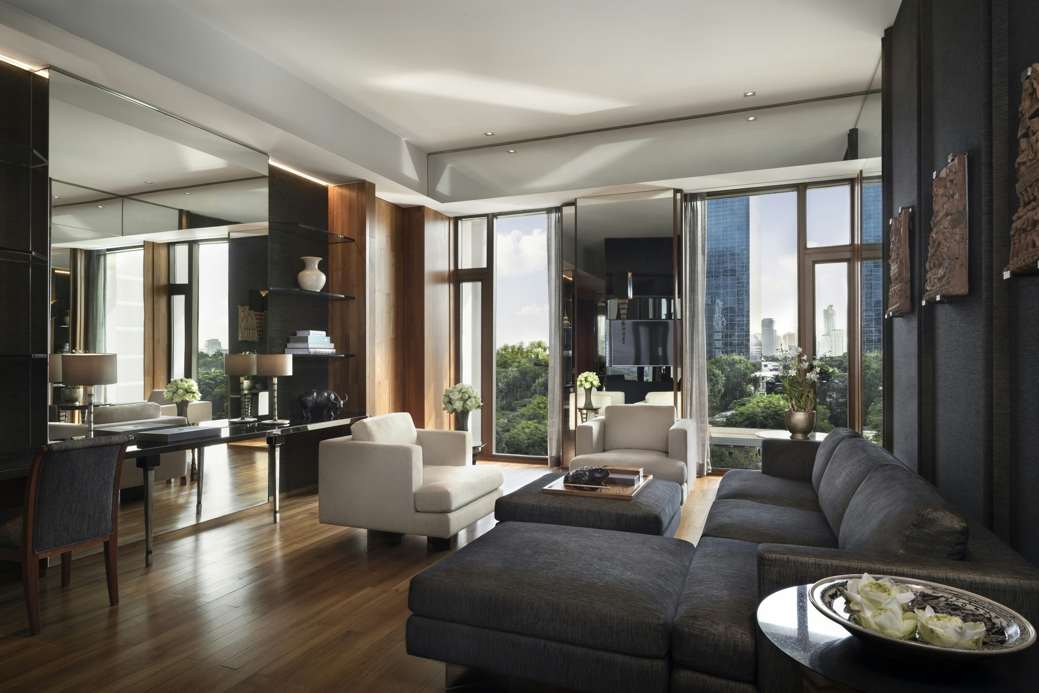 Club Suite - Living Room