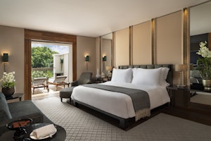 Club Balcony Suite - Bedroom