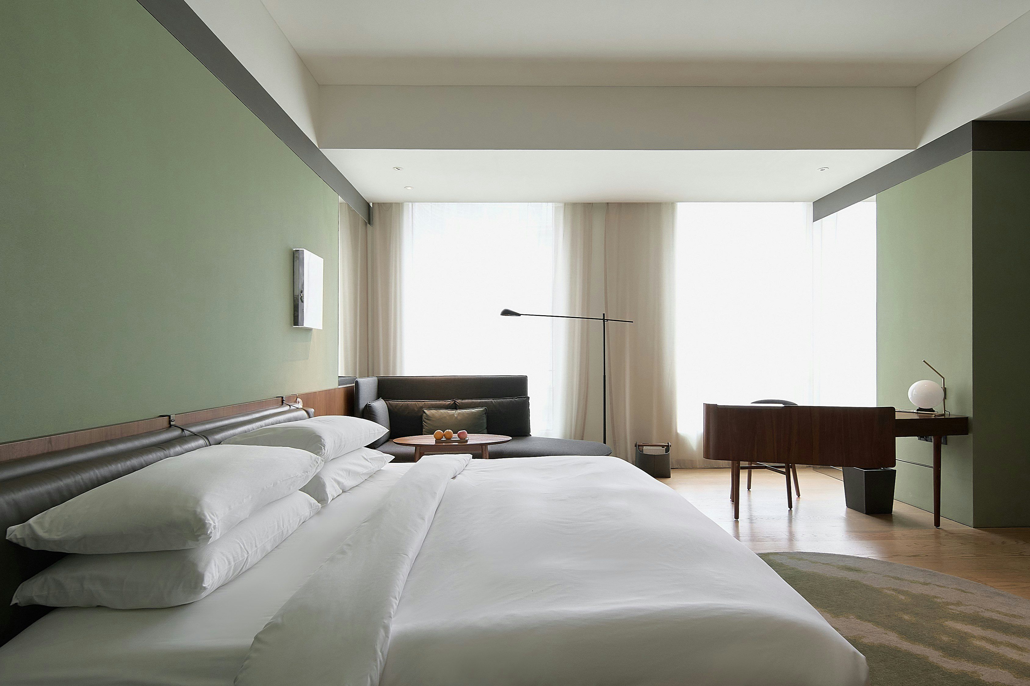 Executive Hollywood King Room 1