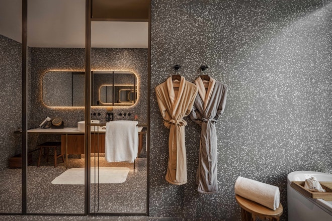 Executive Suite Bathroom 3