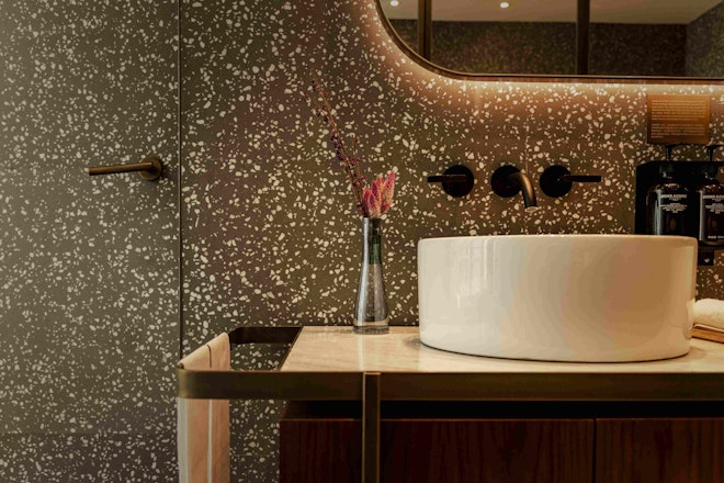 Executive Hollywood King Suite 3