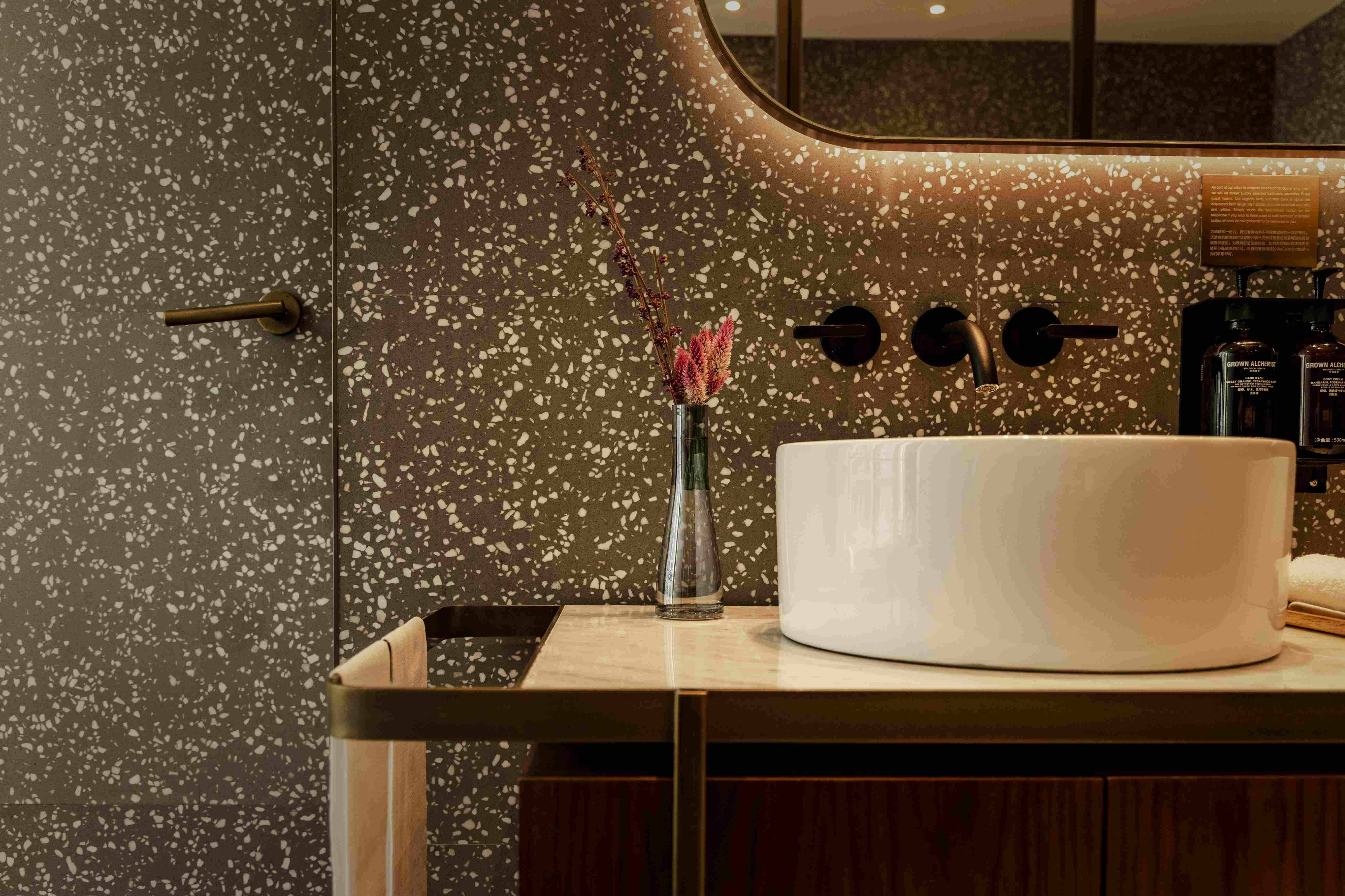 Executive Hollywood King Suite 3