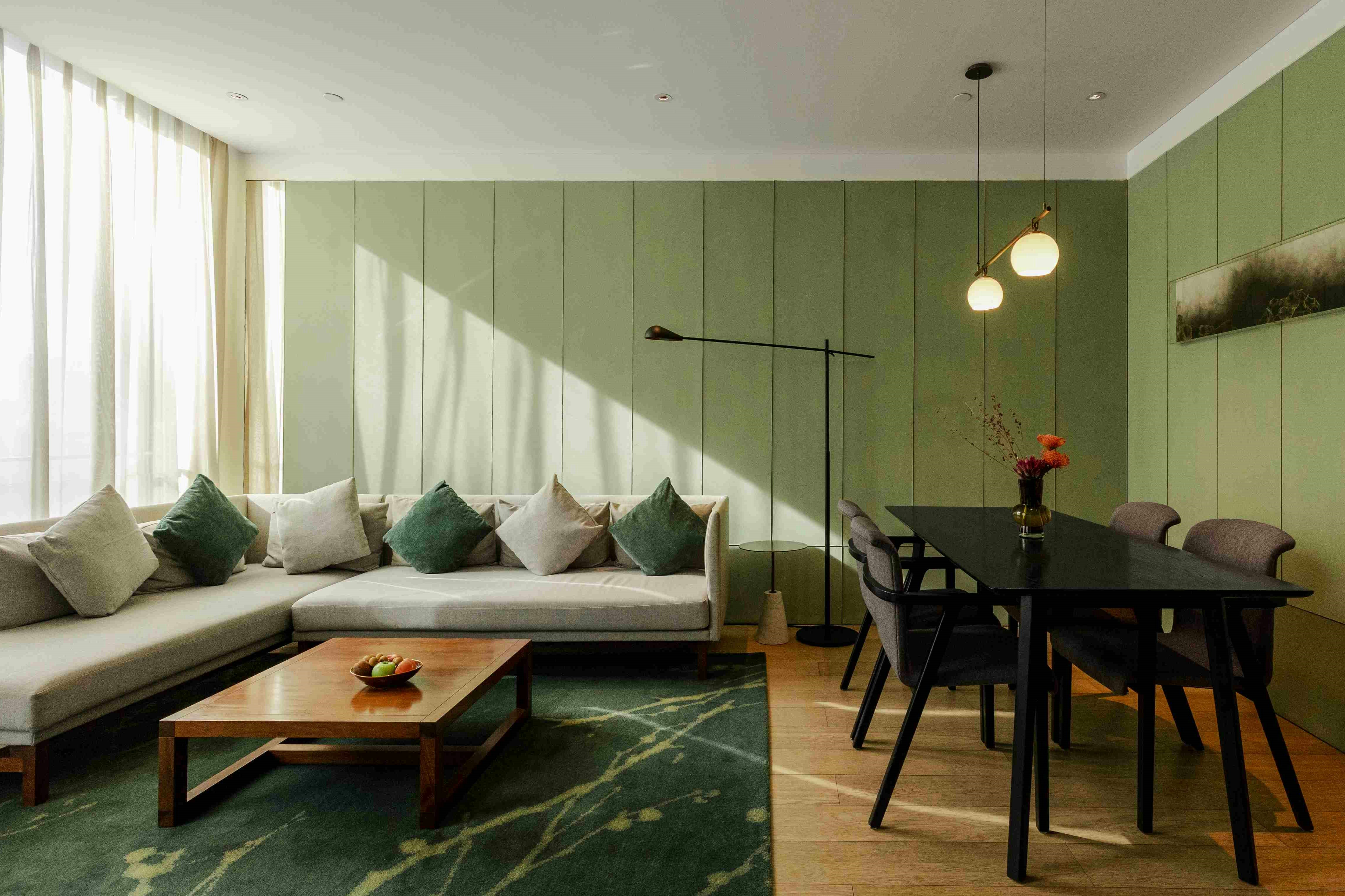 Executive Hollywood King Suite Living Room 2