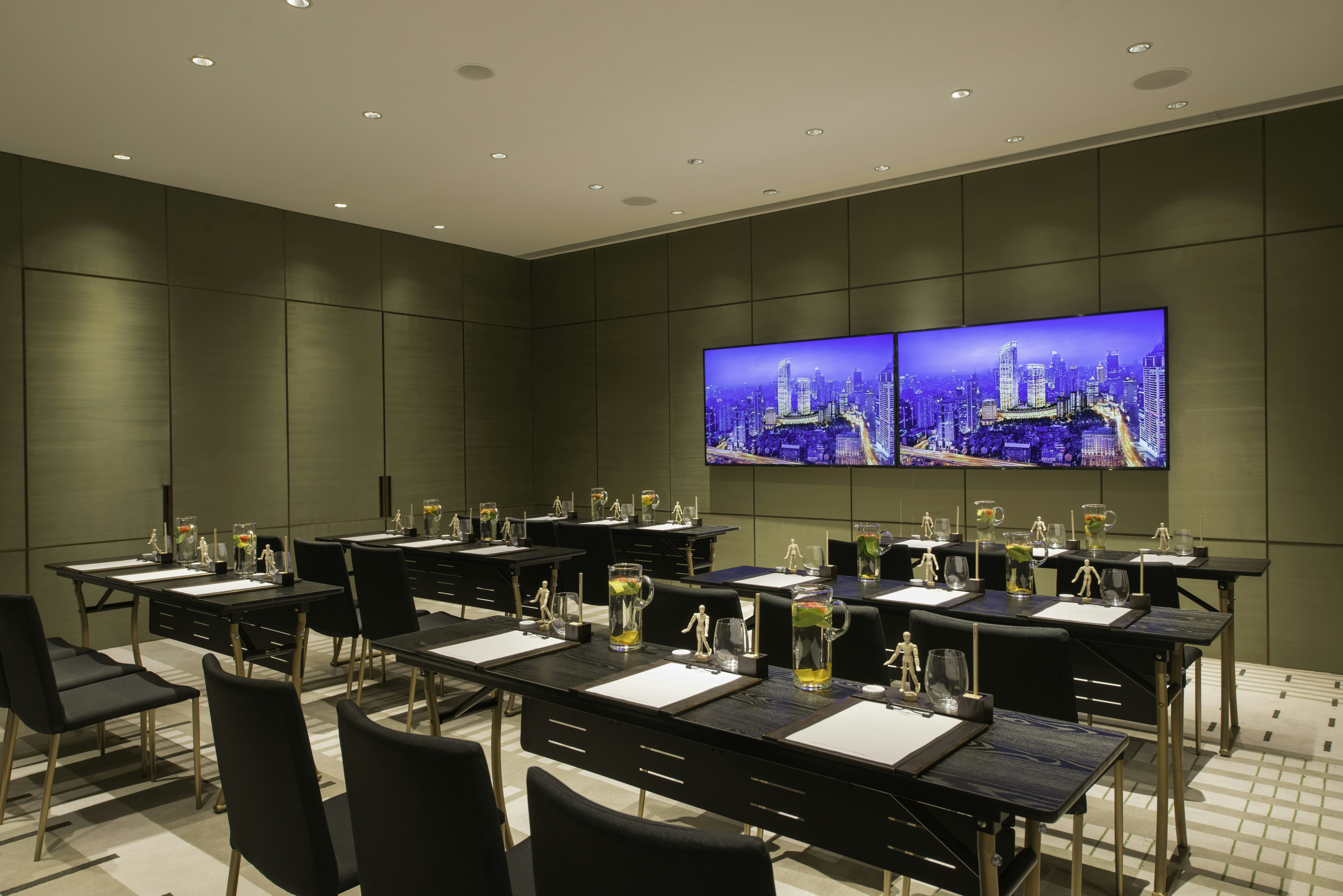 London Meeting Room With Natural Daylight