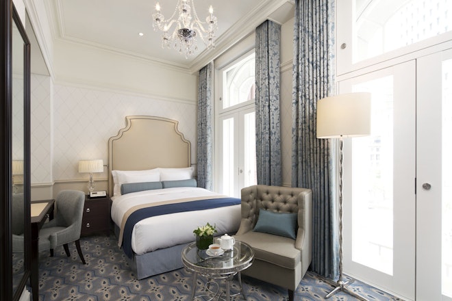 City View Queen - Bedroom