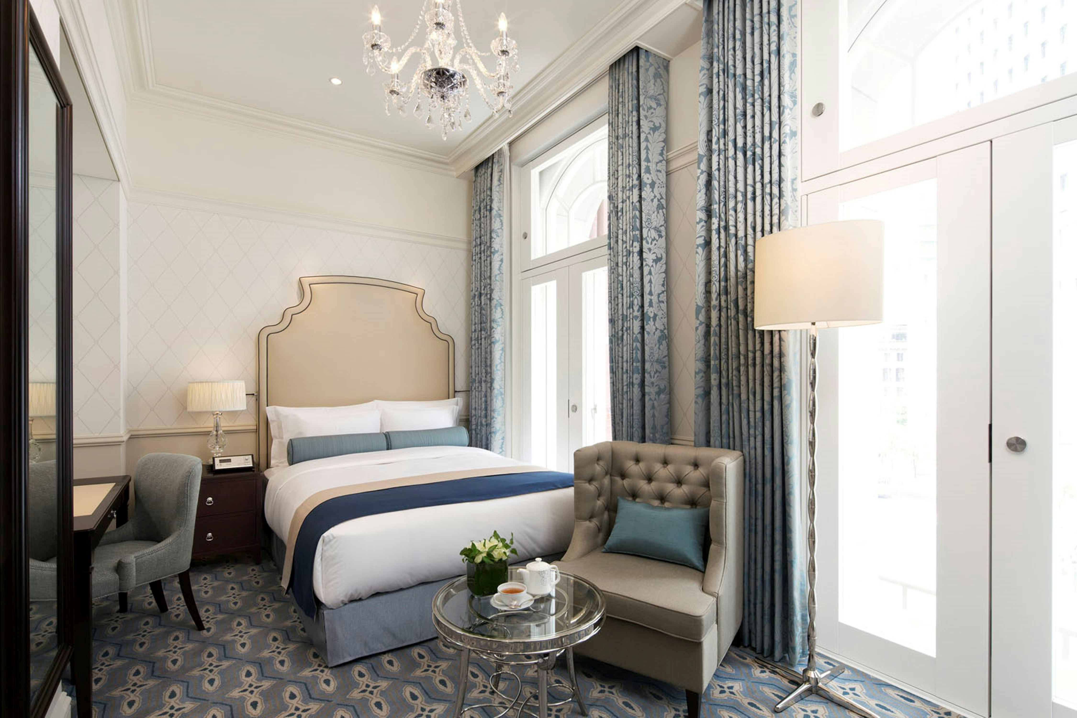 City View Queen - Bedroom