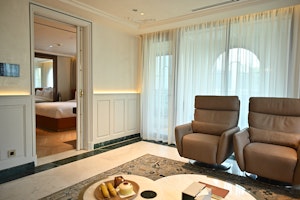 The Townhouse Presidential - Living Area