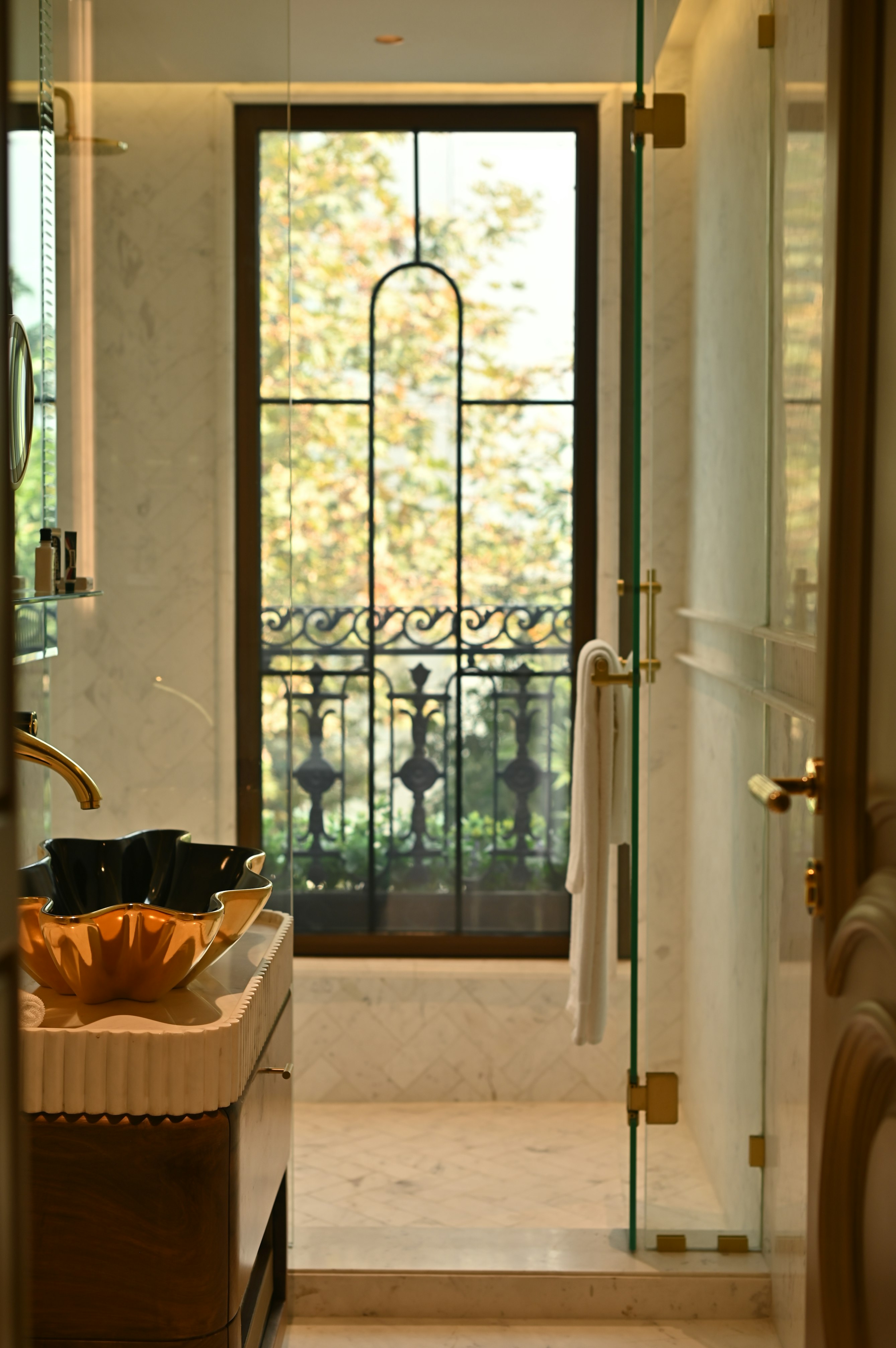 Corner Luxe - Shower with Smart Glass