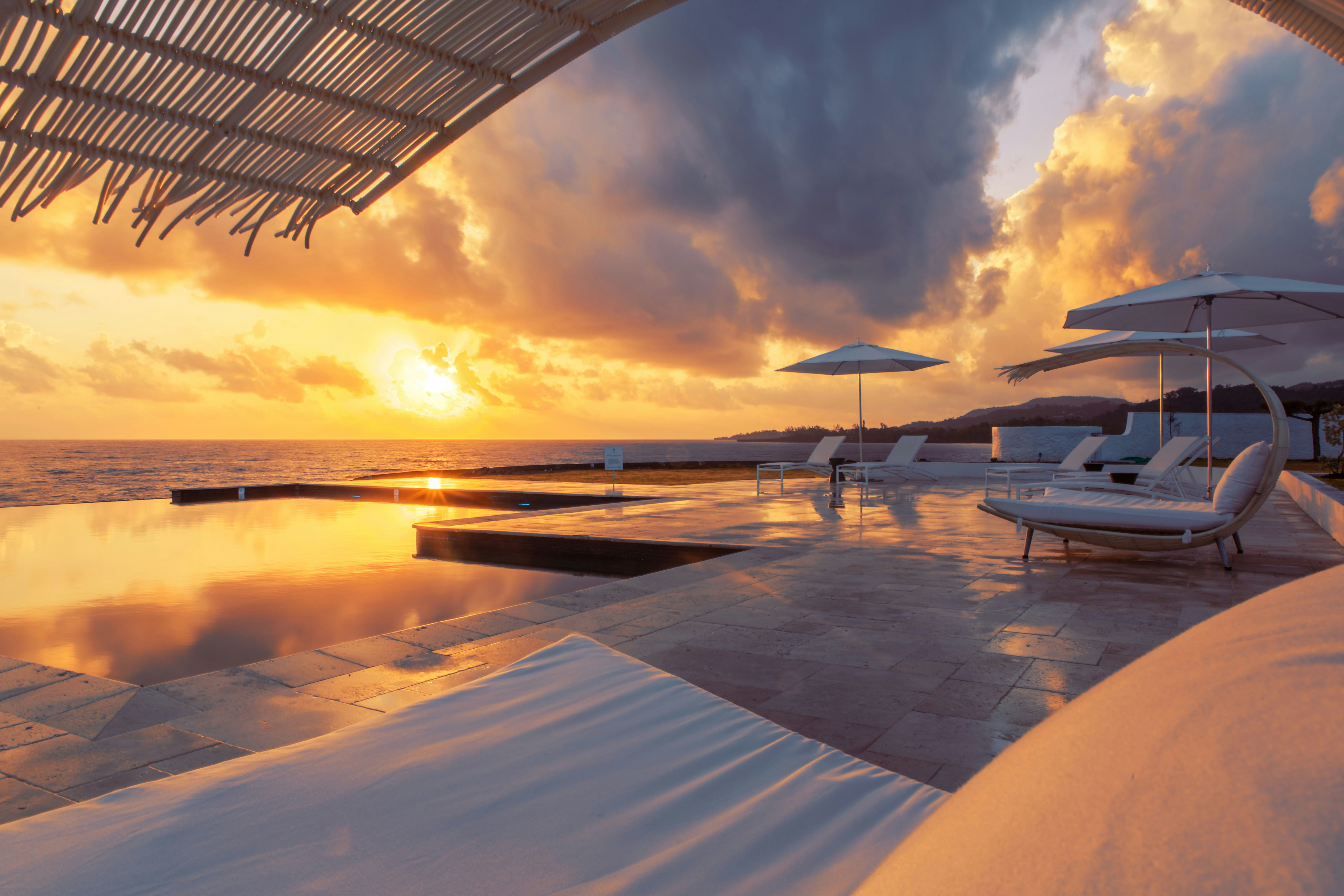 Trident Hotel Infinity Pool