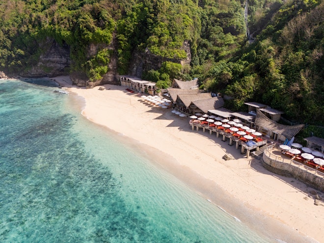 Sundays Beach Club
