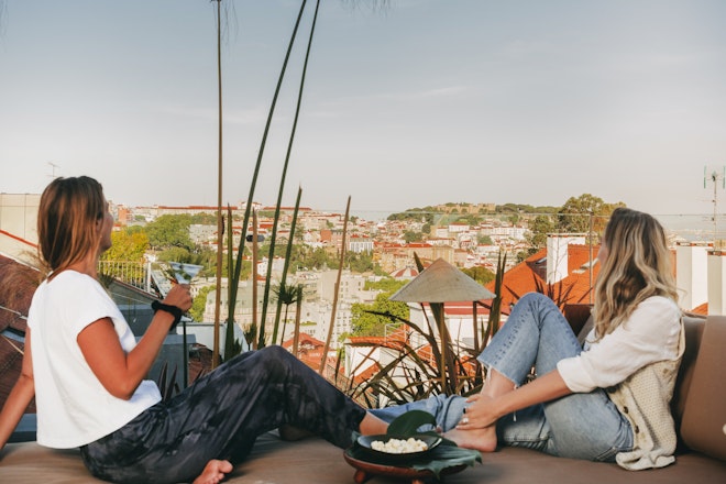 V Rooftop Bar