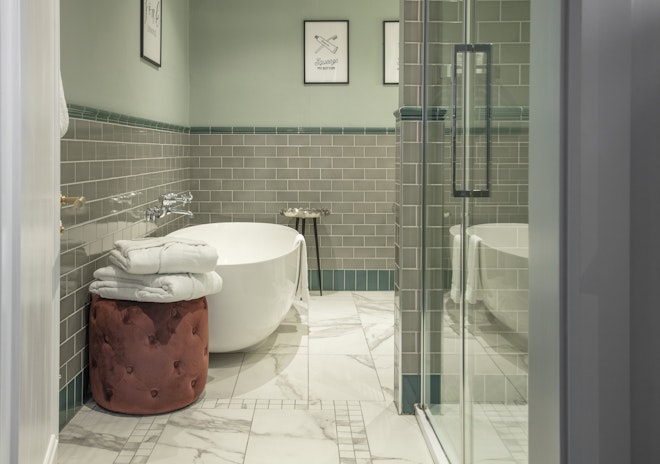 Townhouse Deluxe Bathroom