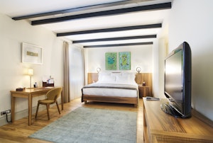 Deluxe Suite - Bedroom