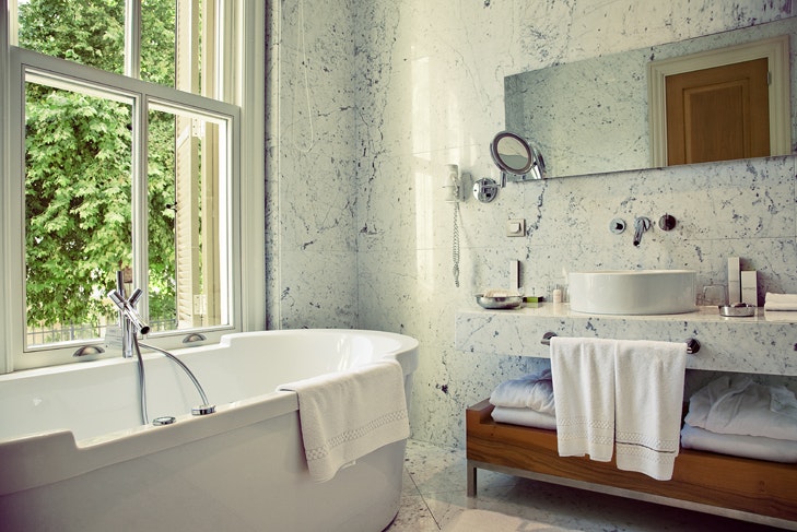 Deluxe Suite Bathroom