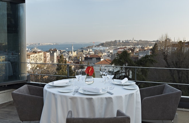 Nicole Restaurant