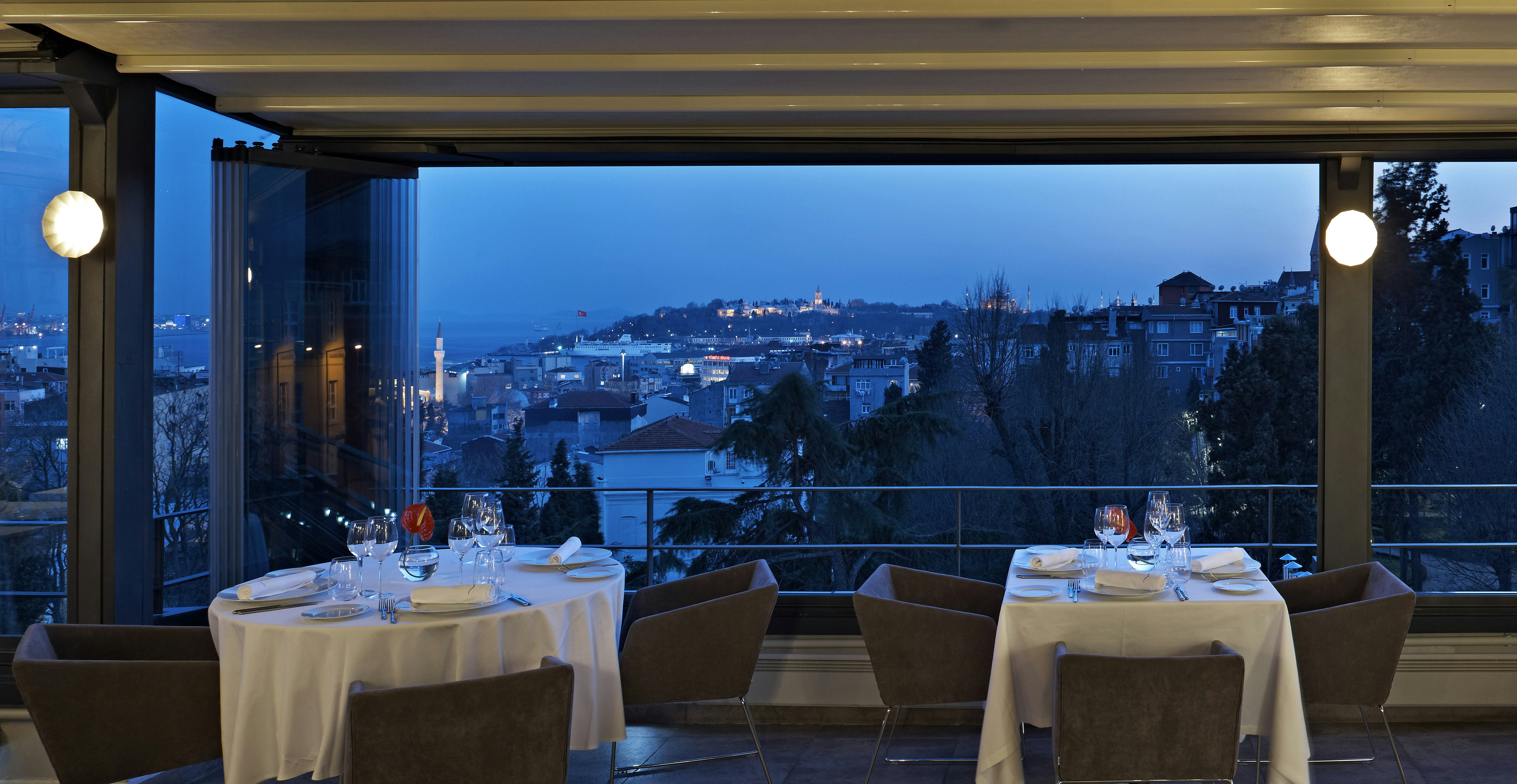 Nicole Restaurant Terrace