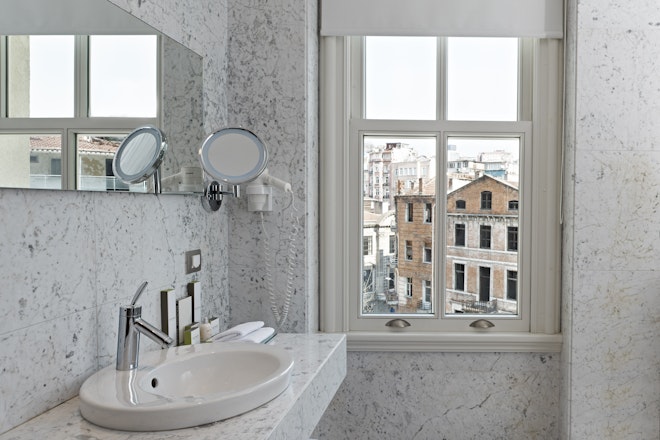 Standard Suite - Bathroom