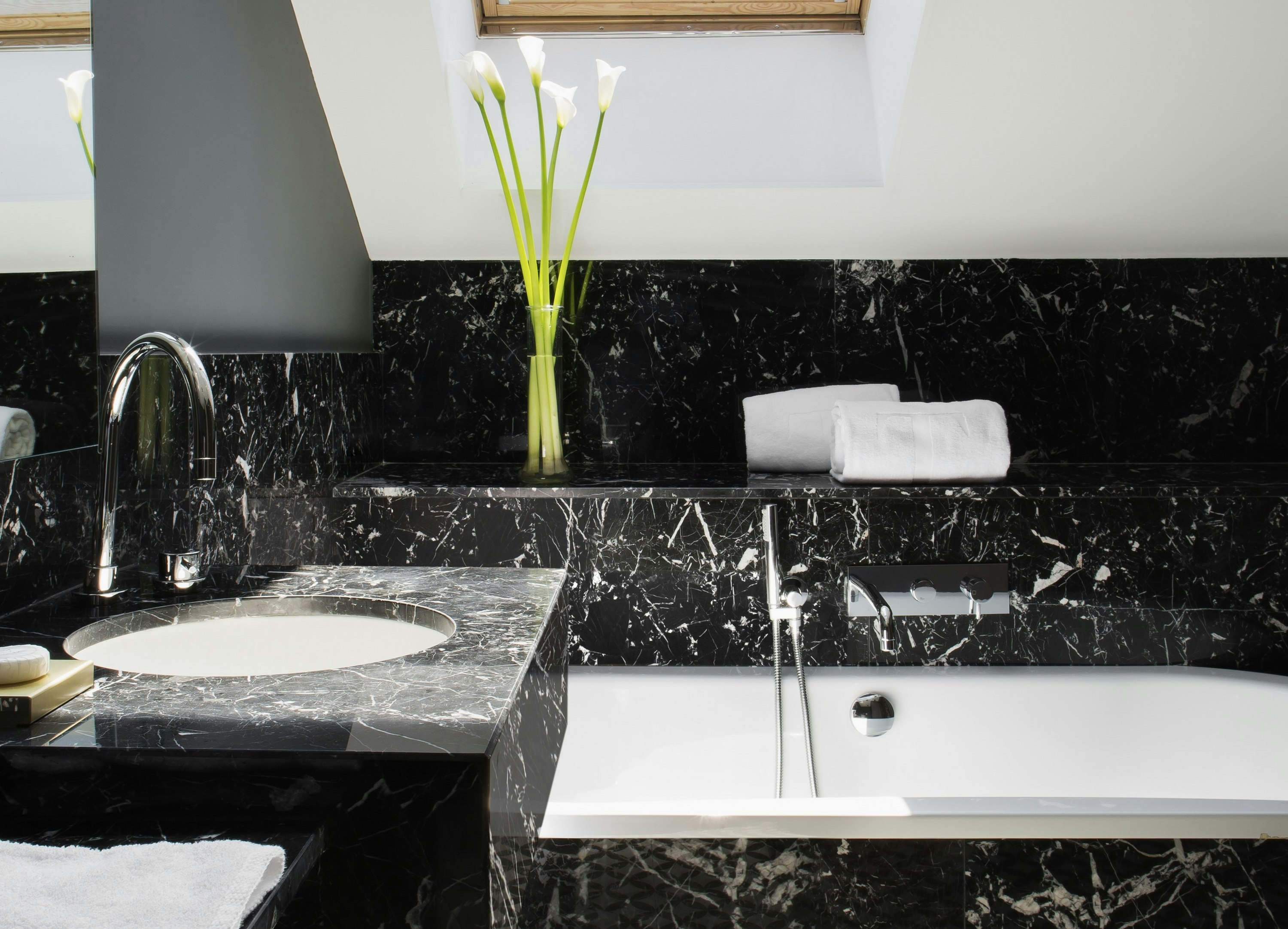 Deluxe Atico Bathroom