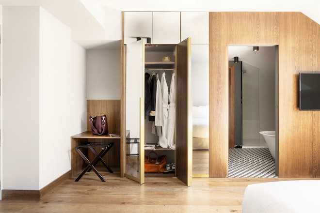Deluxe Atico Closet