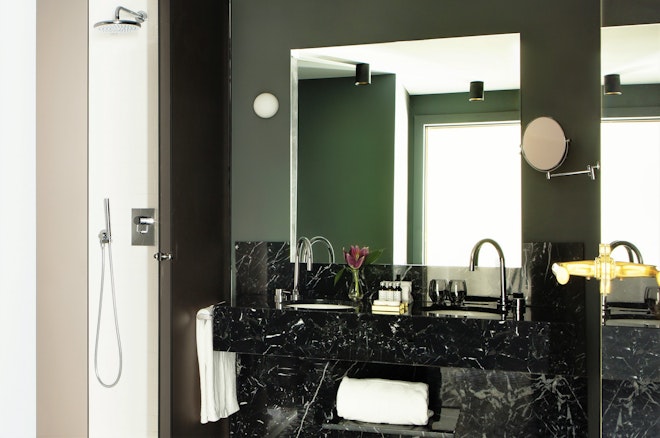 Suite Bathroom