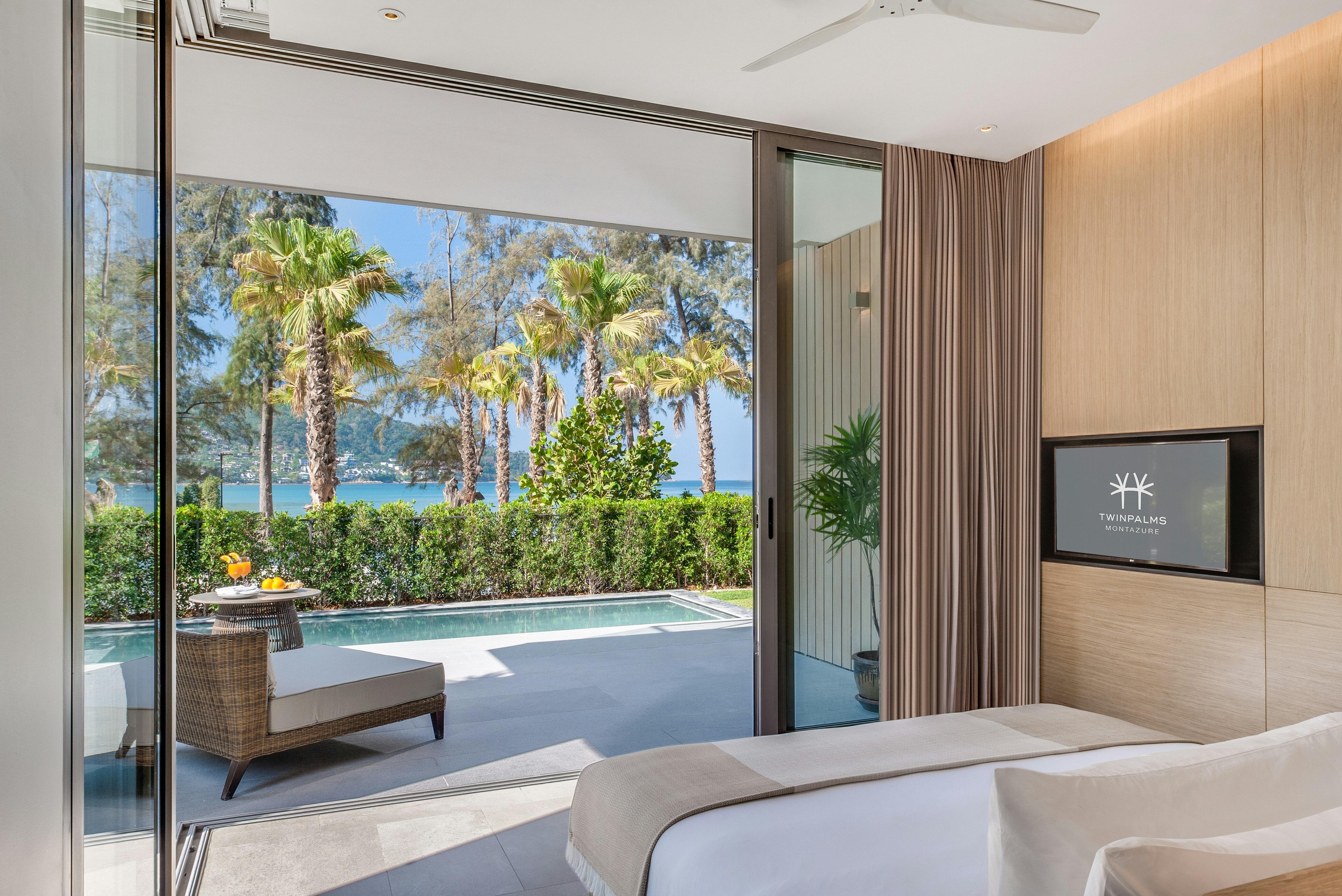 Grand Azure Seaview Pool Suite - Bedroom