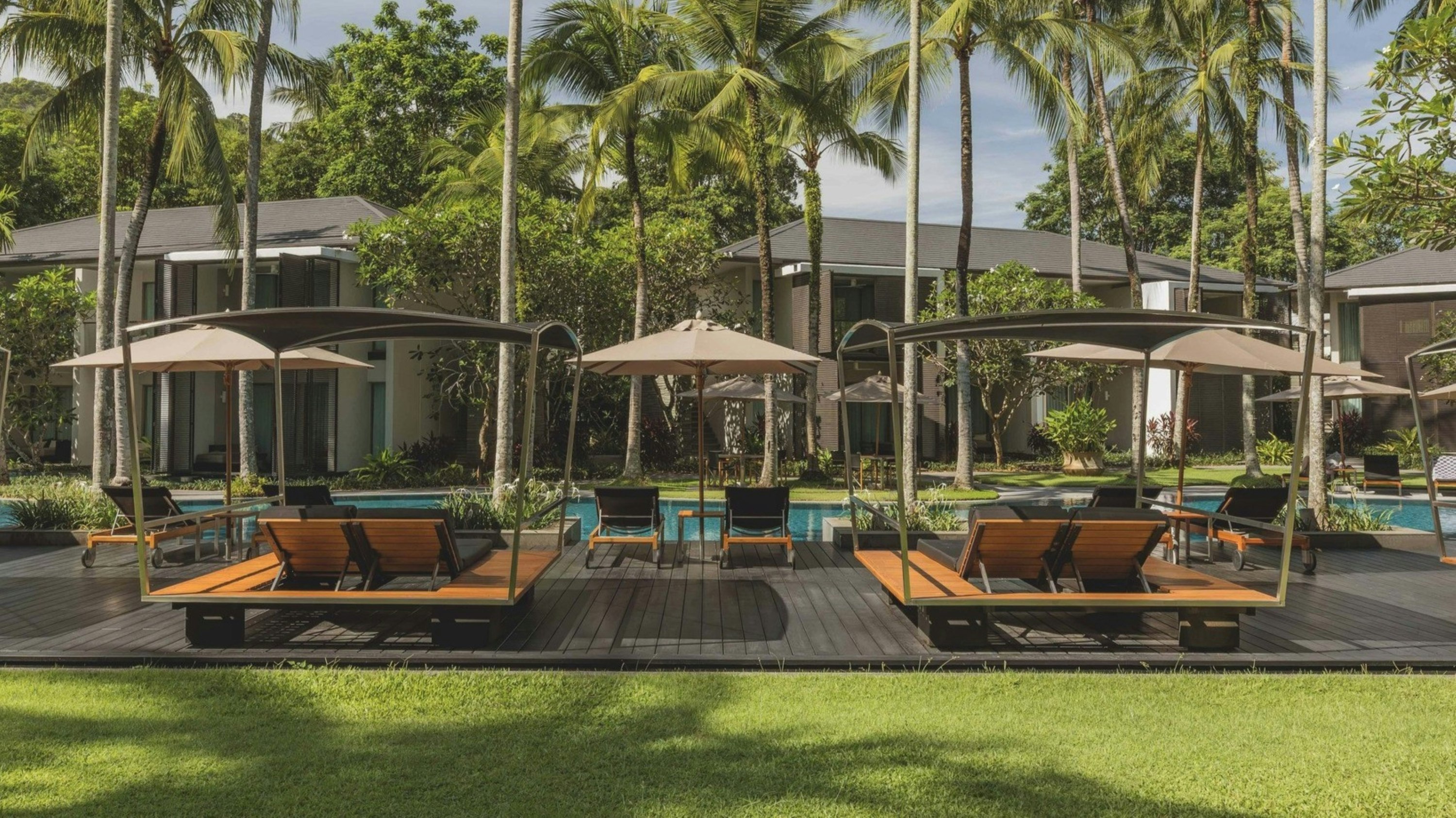 Twinpalms Surin Beach Phuket, Sunbed