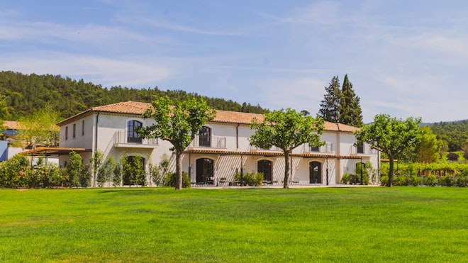 Hotel Exterior and Garden