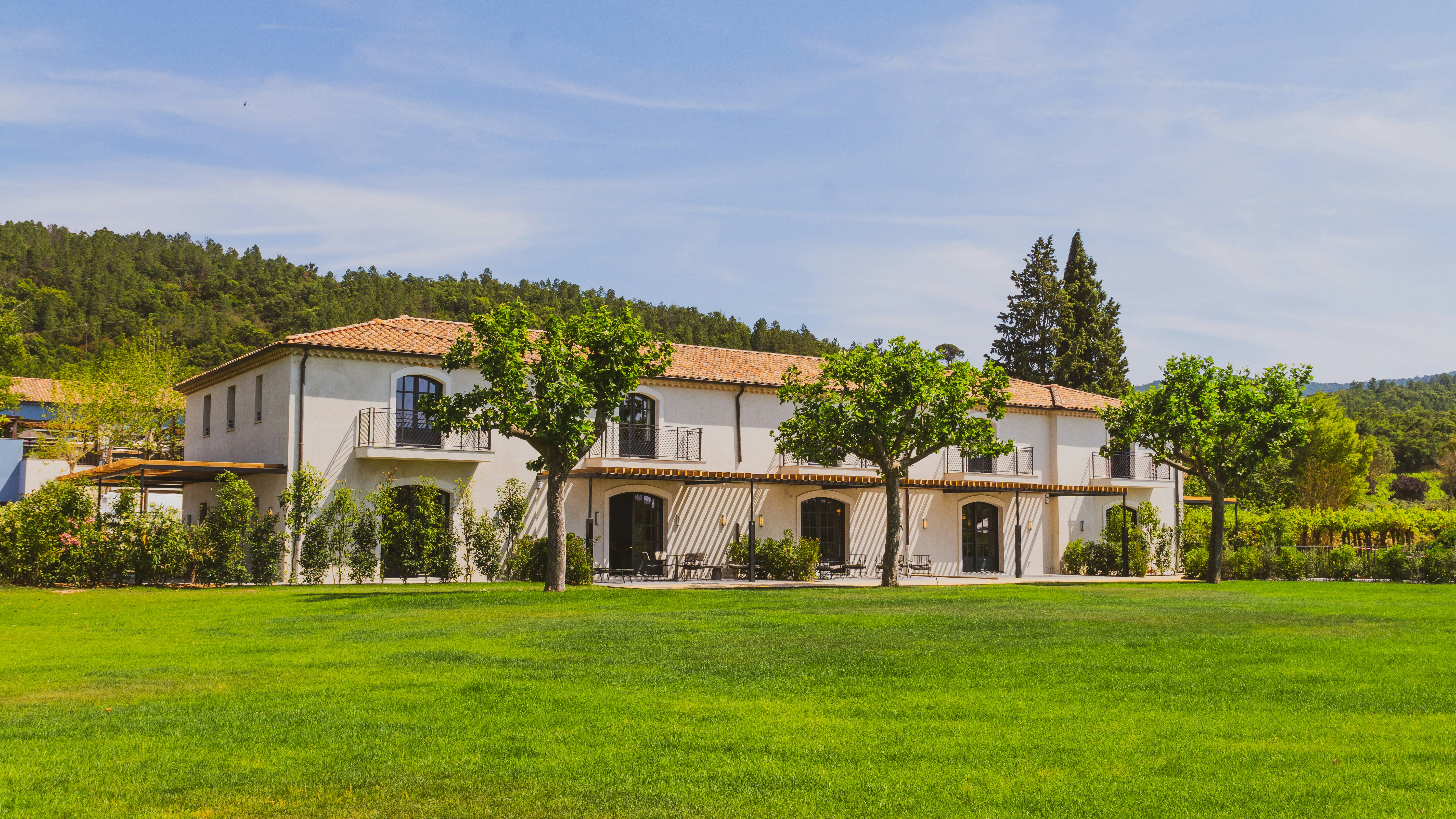 Hotel Exterior and Garden