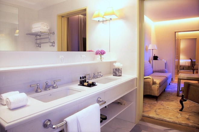 Suite Bathroom