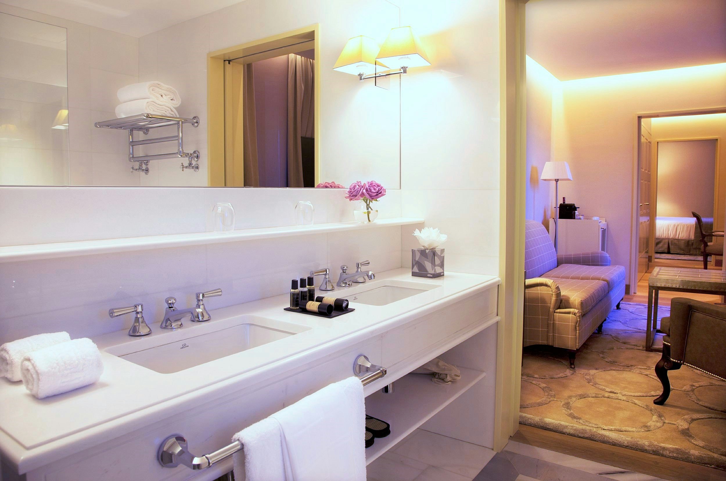 Suite Bathroom