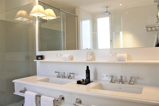 Bathroom Suite Terrace