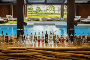 ROYAL POOL BEACH VILLA Pool Bar