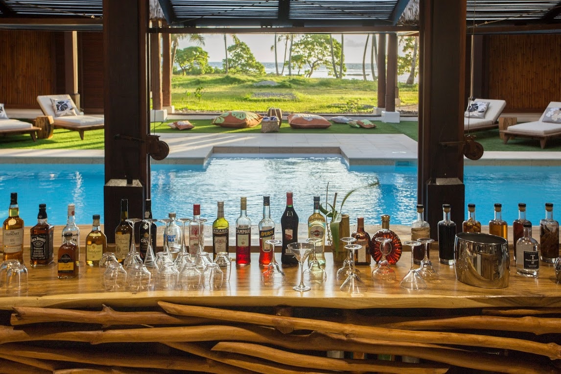 ROYAL POOL BEACH VILLA Pool Bar