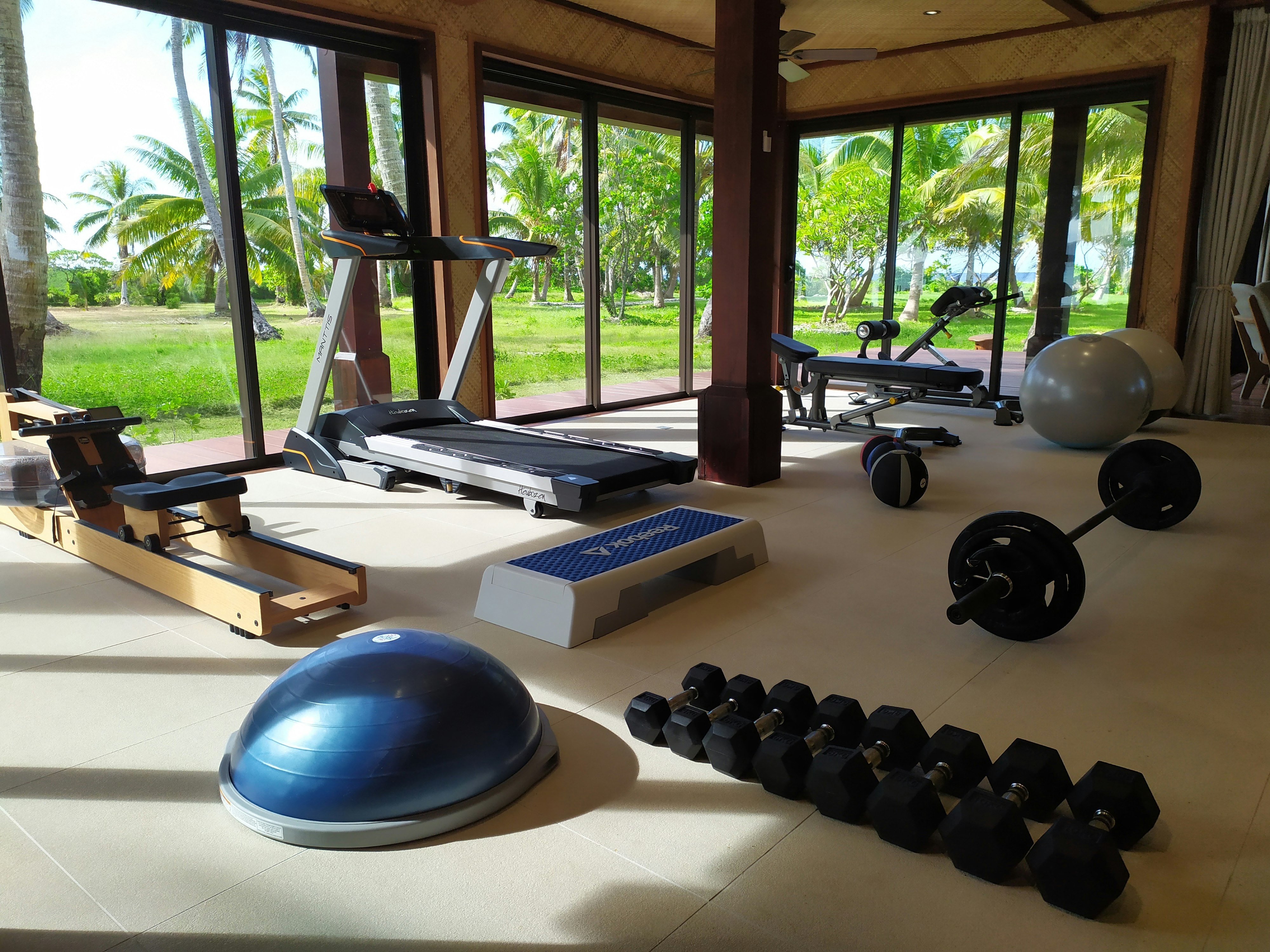 ROYAL POOL BEACH VILLA Fitness Room