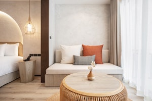 Family Garden View - Living Area