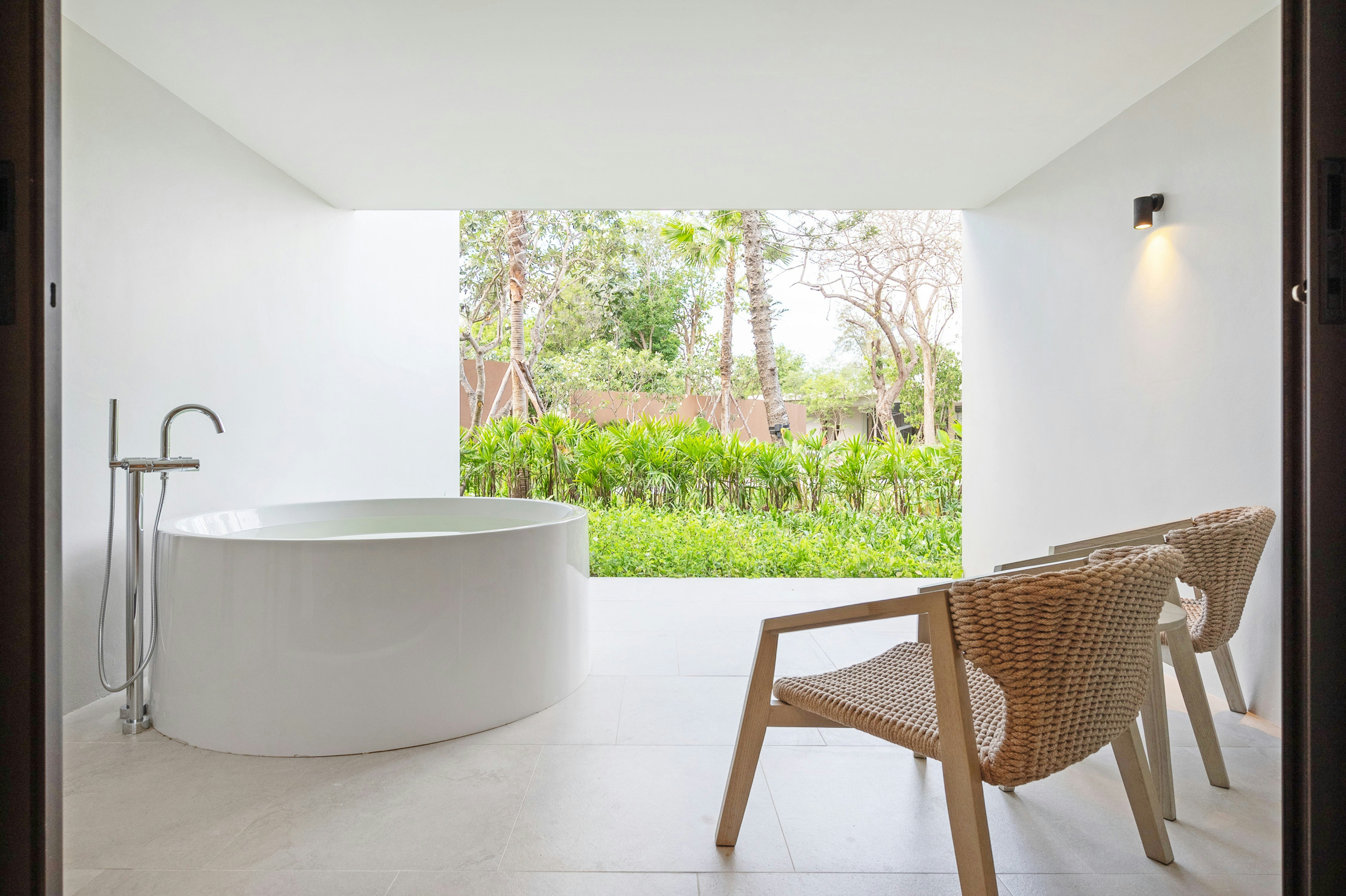 Family Garden View - Bathtub