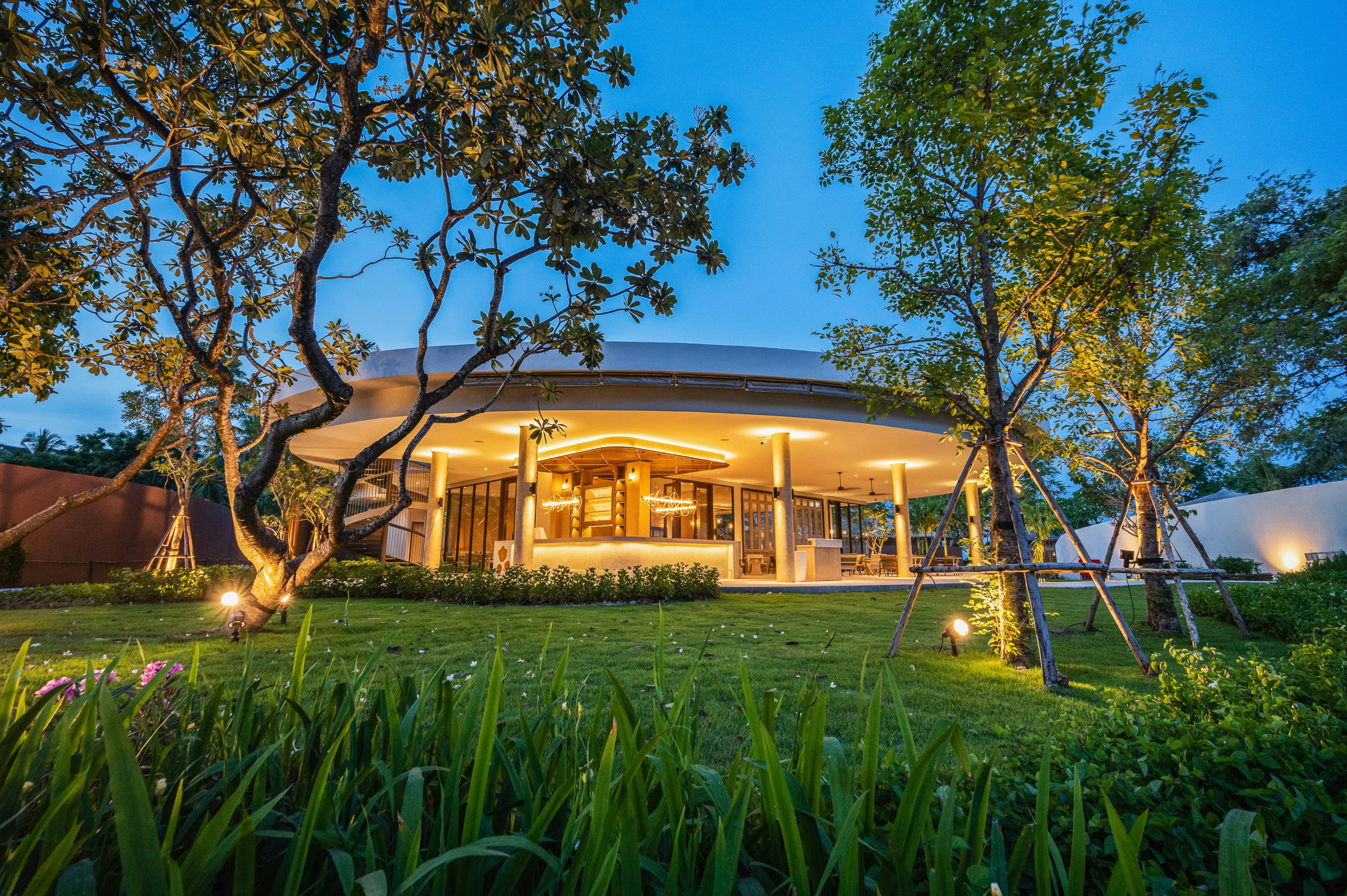 WOODS Kitchen and Bar