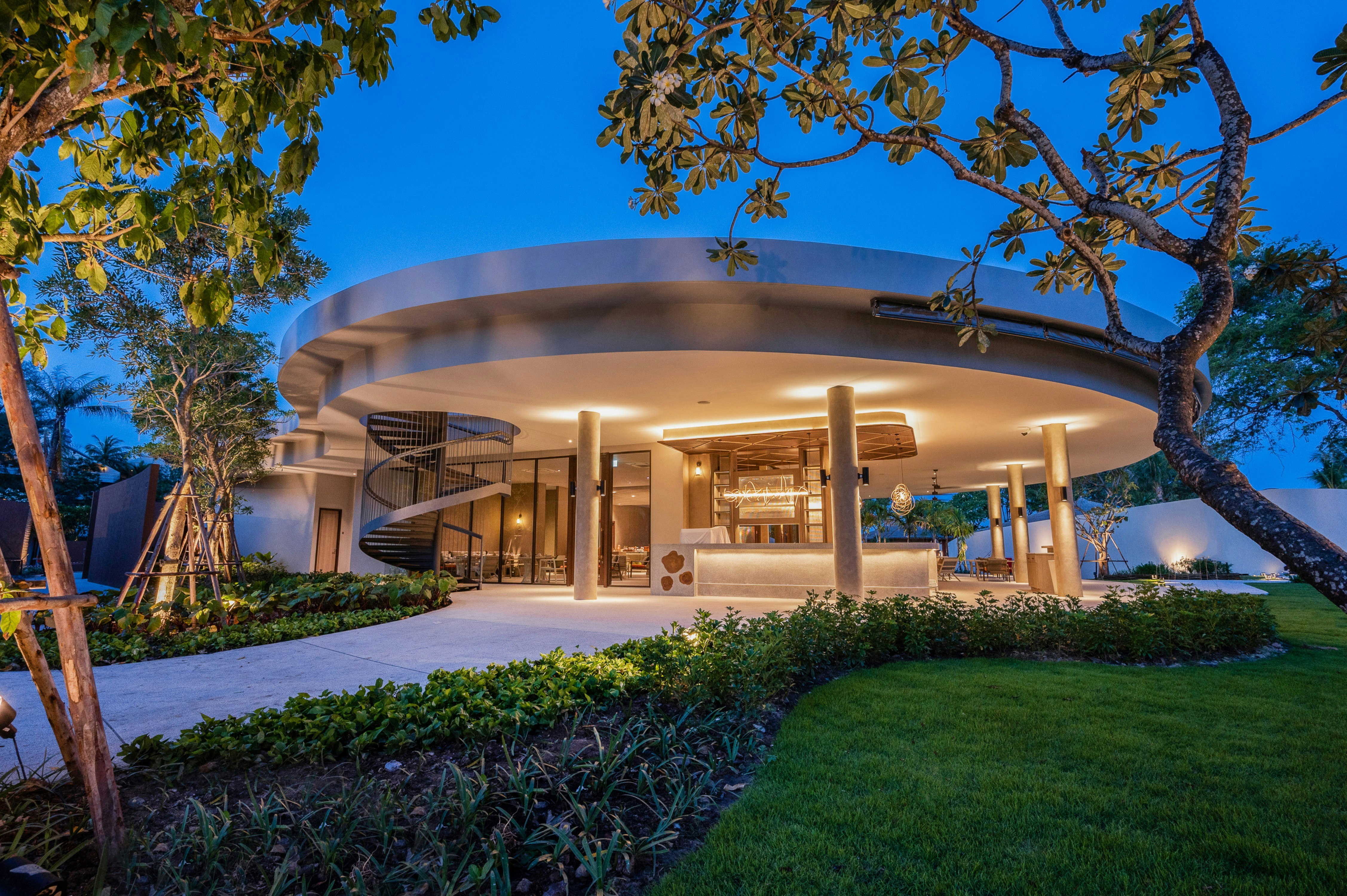 WOODS Kitchen and Bar