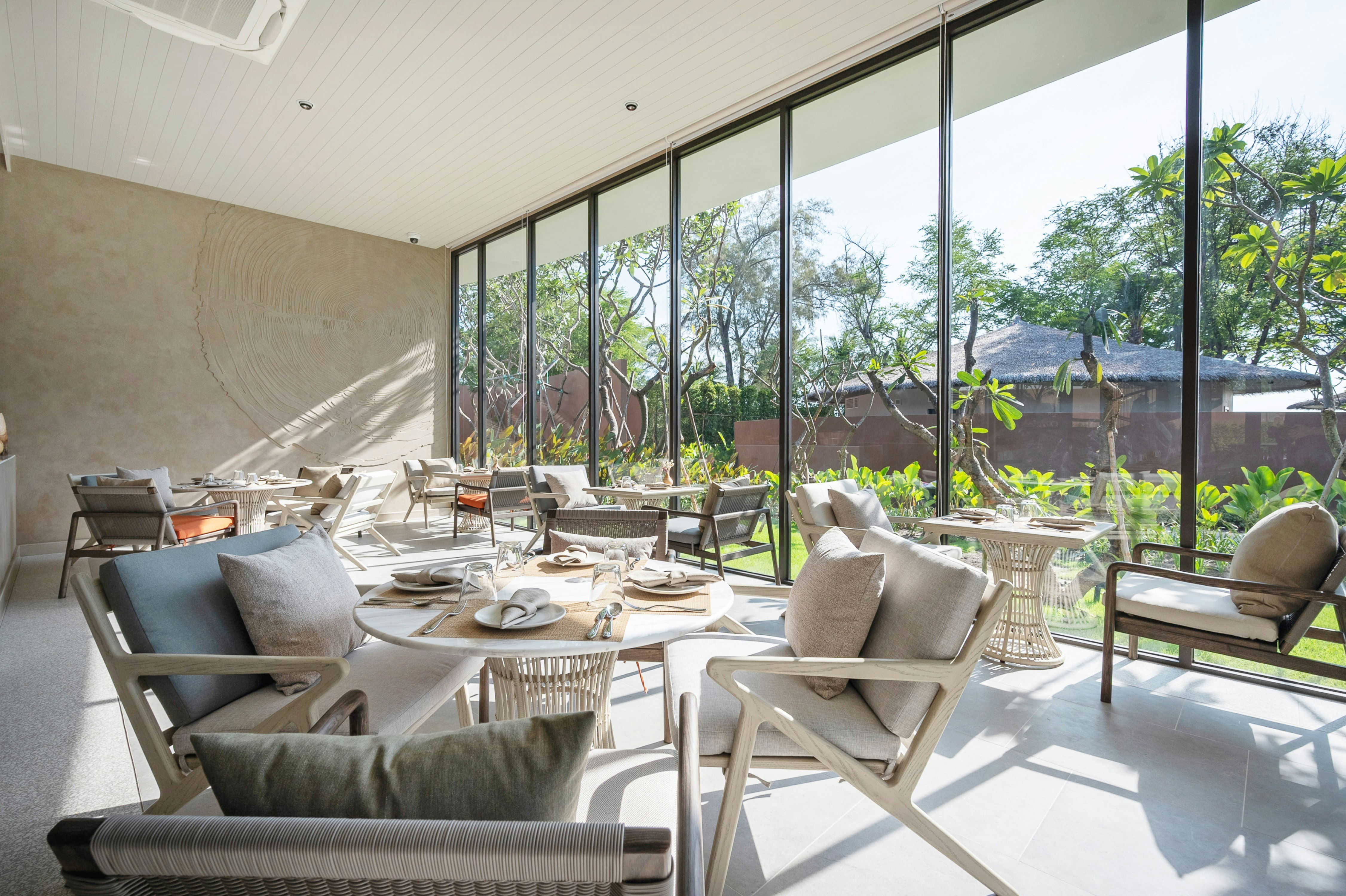 WOODS Kitchen and Bar