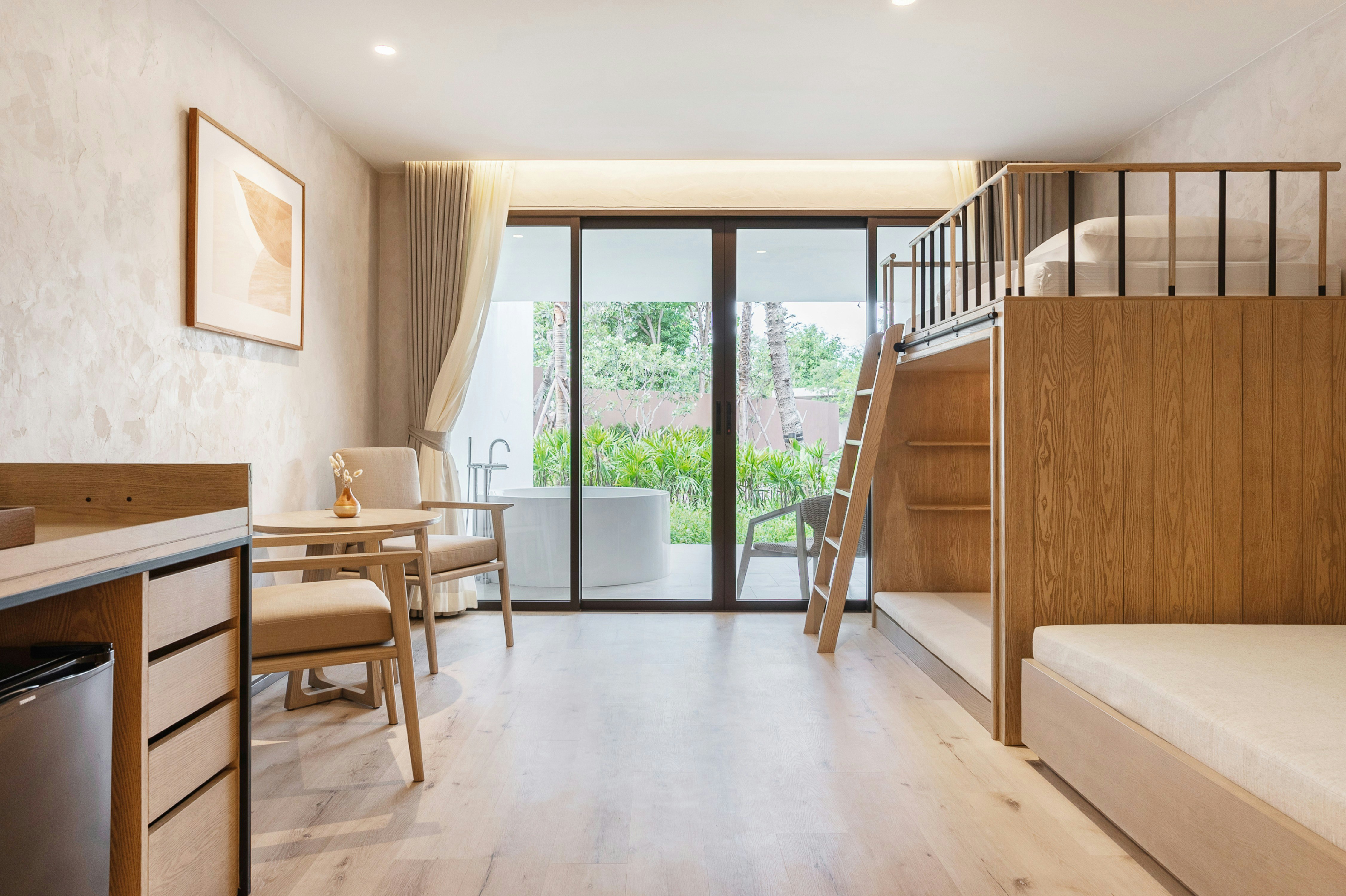 Family Garden View - Bedroom