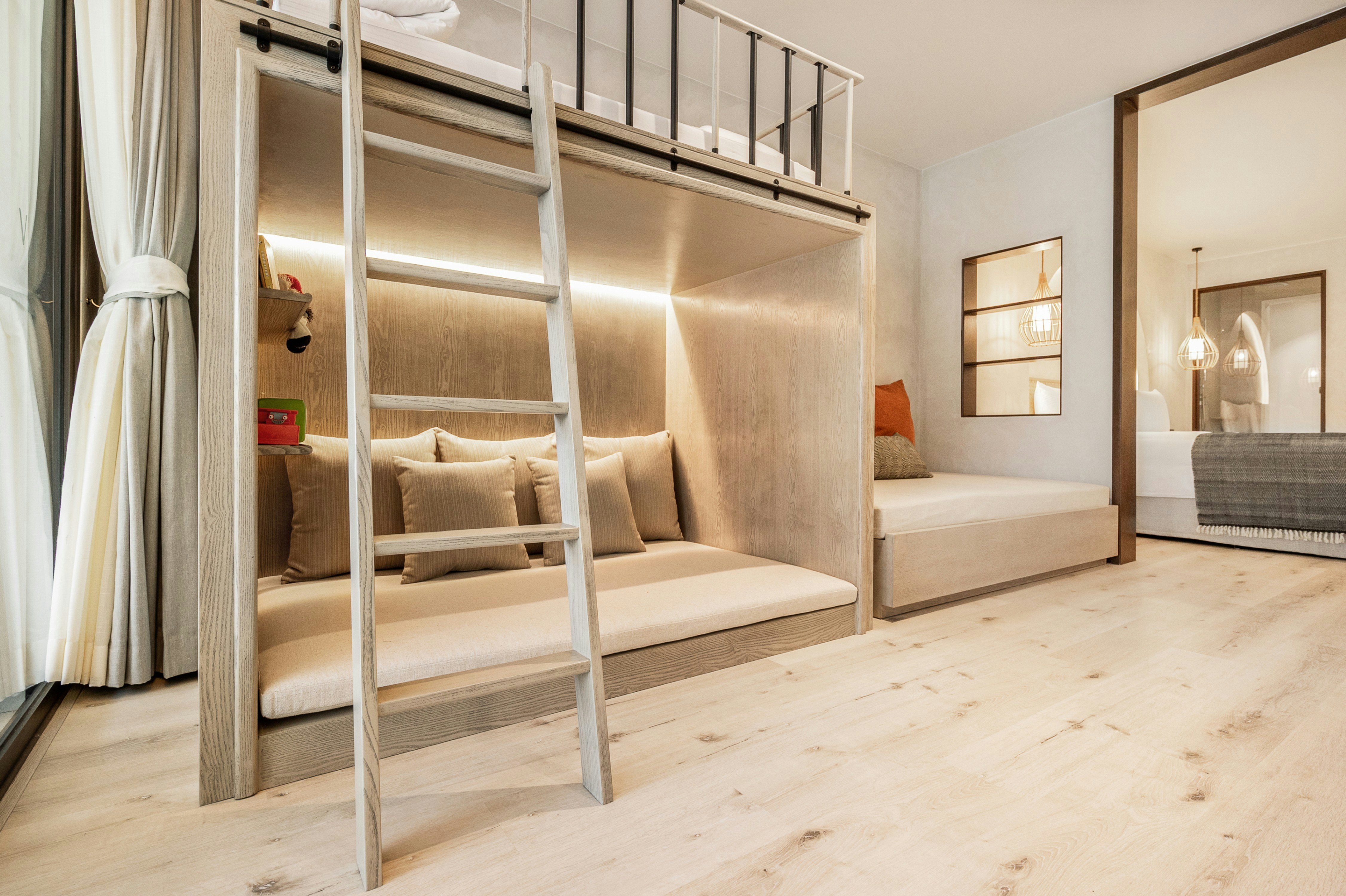 Family Garden View - Bedroom